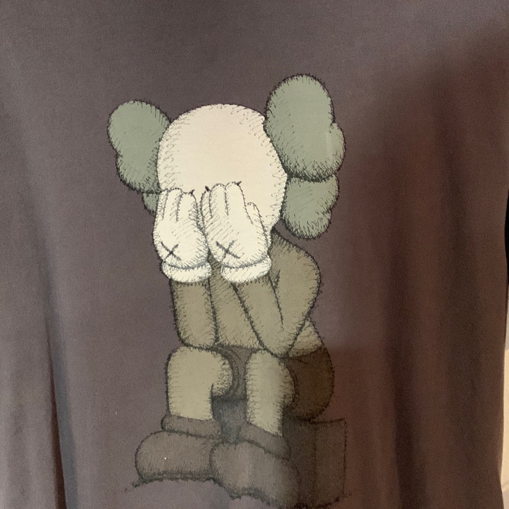 RARE KAWS X Uniqlo Grey T- Shirt M great condition